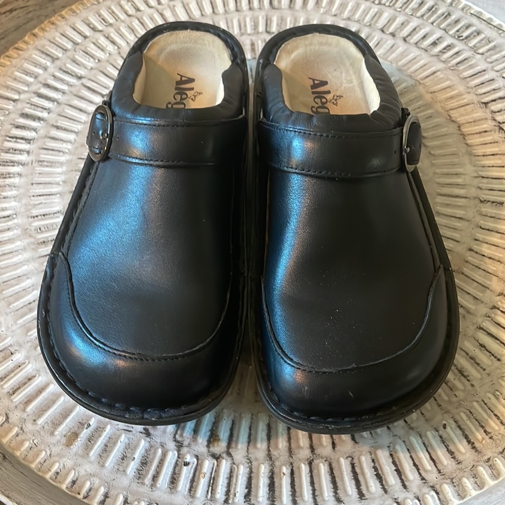 Alegria black leather slip on mule 38 near perfect condition!
